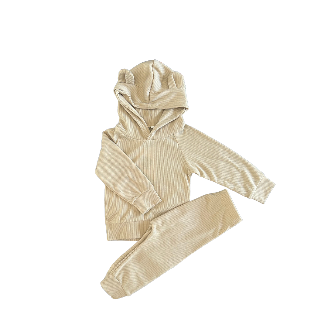Conjunto Polerón y Pantalón con Gorro