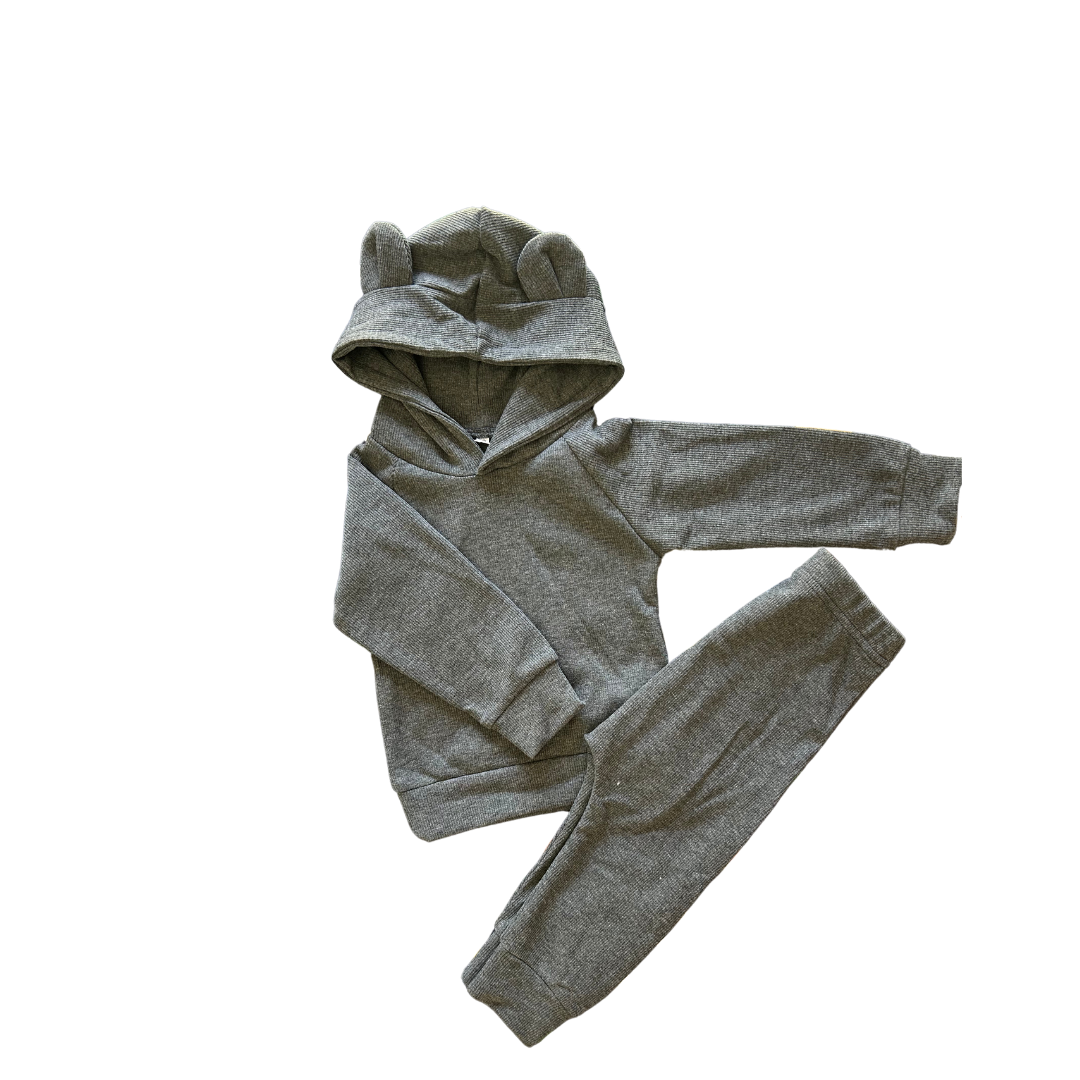 Conjunto Polerón y Pantalón con Gorro